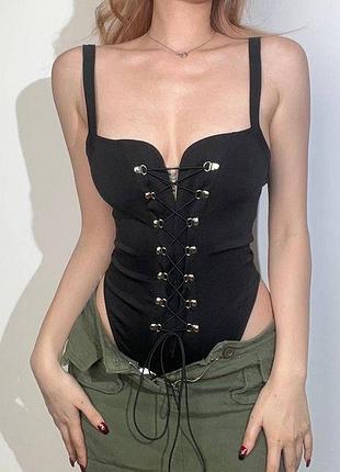 Стильне боді на крючках