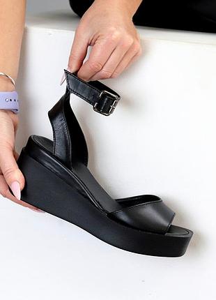 Элегантные черные кожаные босоножки натуральная кожа на танкетке