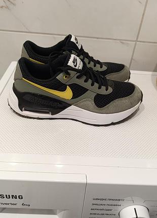 Продам кроссовки бренда nike