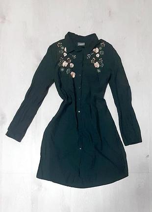 Воздушое, легкое изумрудное батистовое платье- рубашка с вышивкой пог 46 см