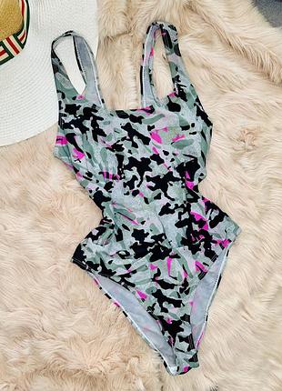 Суцільний купальник з відкритою спиною