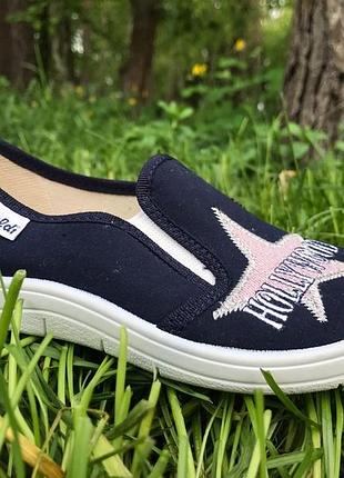 Мокасіни дівчинці