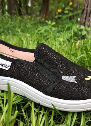 Мокасіни дівчинці