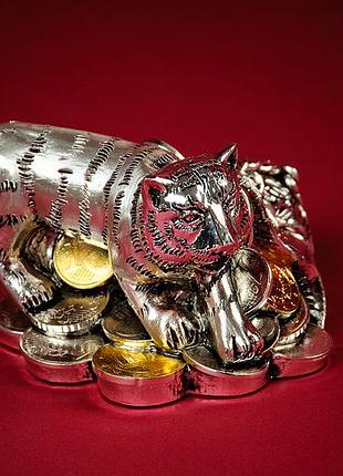 Серебряная статуэтка "тигр на мешке денег"