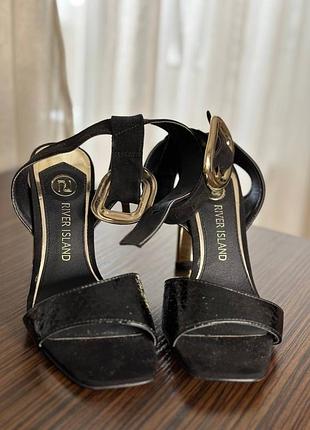 Підбори river island