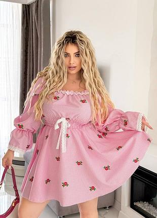 Жіноча сукня з міні вишитими квітами