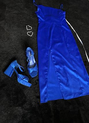 Яркое синие атласное вечернее платье- комбинация электрик missguided с разрезом и открытой спинкой!