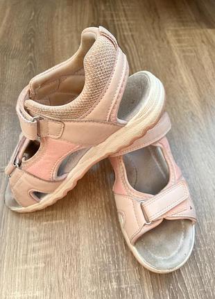 Шкіряні босоніжки  на дівчинку