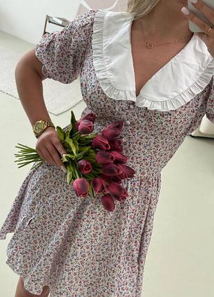 Жіноча стильна сукня з комірцем у квітковий принт