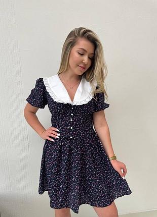 Жіноча сукня з комірцем у квітковий принт