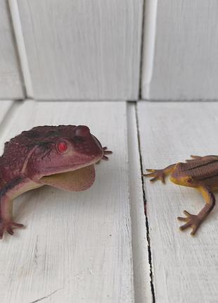 Іграшкові фігурки жаба жабеня жабка
