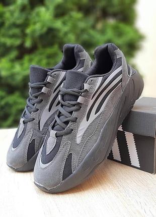 Мужские кроссовки adidas yeezy boost 700 v2 grey black адидас изи буст серого с черными цветами