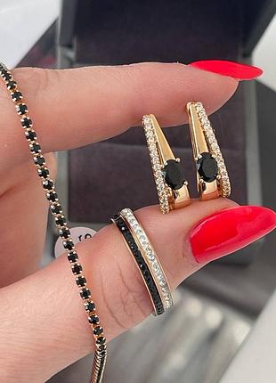 Набор медсплав медзолото, фианиты камешников черные, браслет в камнях, серьги и кольцо