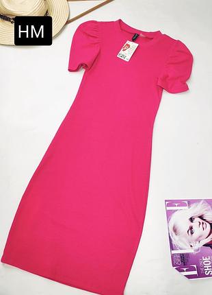 Платье женское мини в рубчик малинового цвета с короткими рукавами от бренда hm xs