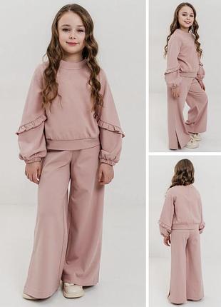 Нежный и универсальный костюм для девочки.