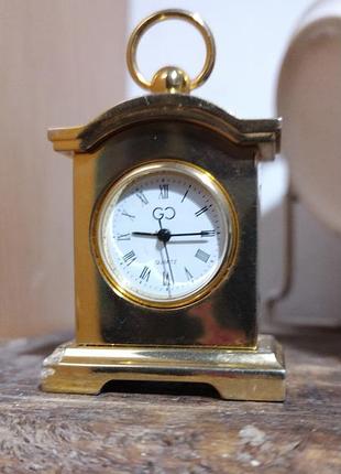 Миниатюра. часы кварцевые.