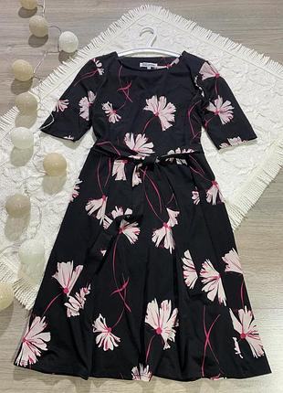 Актуальна гарна сукня.