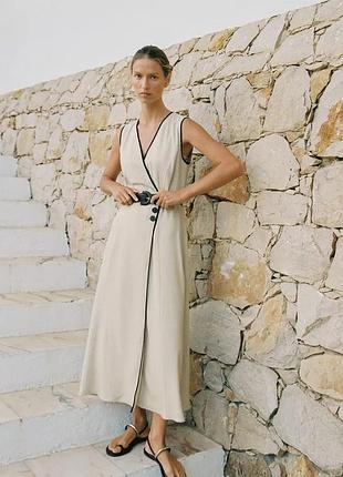 Платье средней длины на основе льна с ремнем