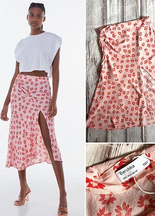 Літня спідниця з розрізом квітковий принт bershka, m-l віскоза