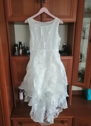 Праздничное белоснежнее платье