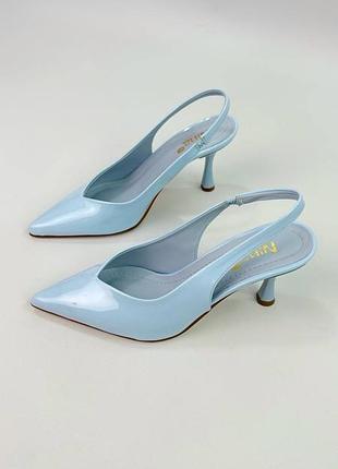 Зручні босоніжки