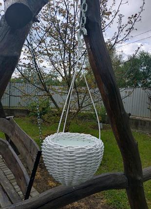 Подвесное кашпо из ротанга для цветов