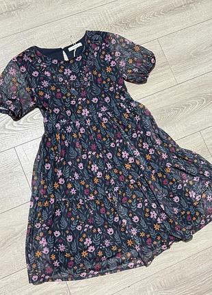 Гарна сукня у квіти