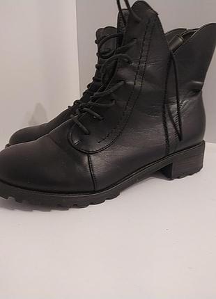 Натуральные кожаные ботинки р. 39