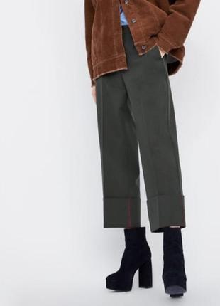 Зелёные/оливковые укороченные брюки с манжетами