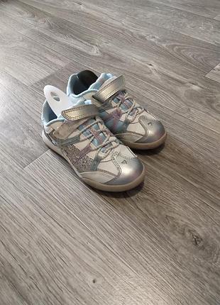 Кроссовки для девочки