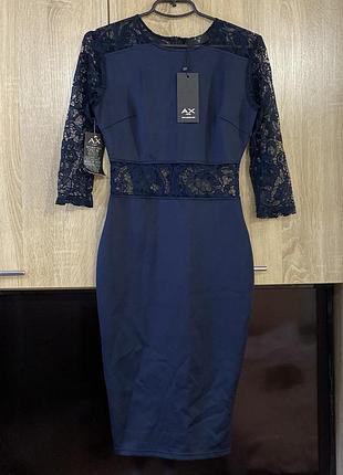 Нарядна вечірня сукня з мереживом по фігурі