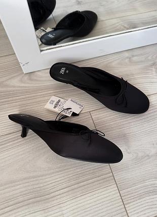 Сатиновые мюли от zara, закрытые шлепанцы зара, туфли без задника