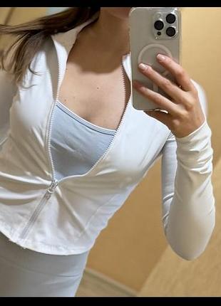 Спортивна кофтина