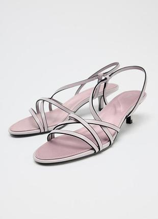 Шкіряні босоніжки з ремінцями zara