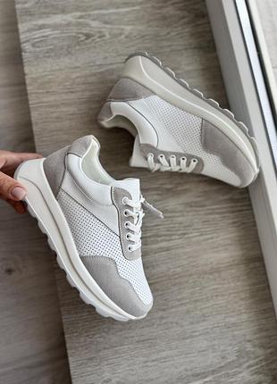 Шкіряні кросівки, з перфорацією