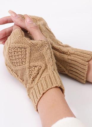 Бежеві митенки в'язані 6821 короткі 20 см рукавички обрізані без пальців нарукавники