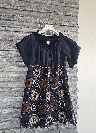 Красива лляна синя сукня з вишивкою