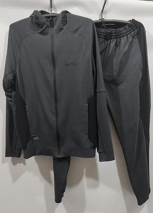 Мужской спортивный костюм nike