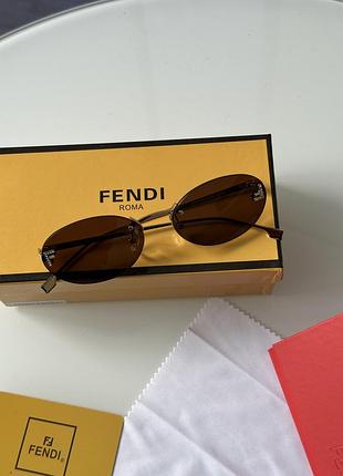 Женские солнцезащитные очки фенди