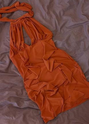 Обталенное платье песочного цвета