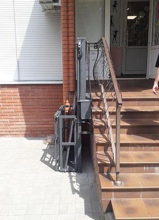 Вертикальний підіймач для людей з інвалідністю