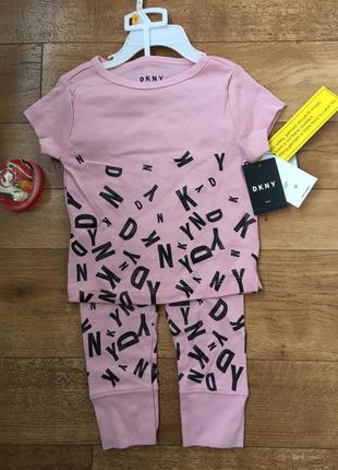 Фантастический брендовый костюмчик оригинал на девочку 3 годика dkny  штаны и футболка