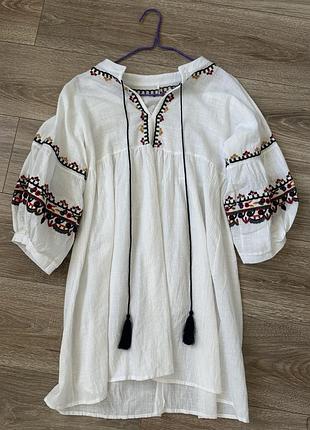 Сукня біла з вишивкою літня