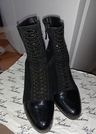 Ботильйони, ботинки на каблуку чорні на замку