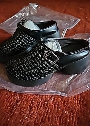 Крутезные сабо плетеные