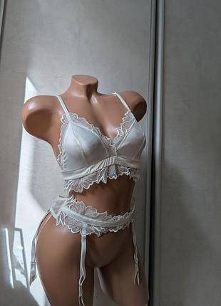 Гарний набір бюстгальтер та пояс до панчіх від intimissimi