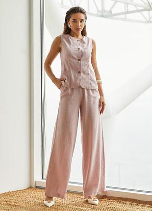 Стильный женский костюм двойка в теплых цветах