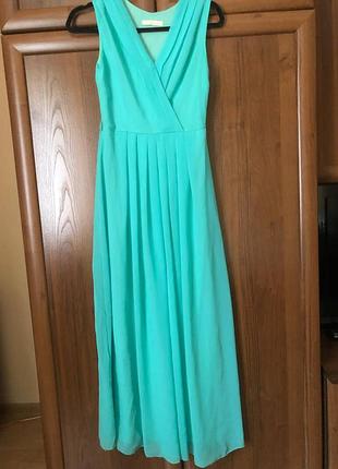 Блакитна сукня
