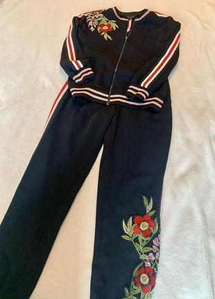 Яскравий костюм ted baker. розмір бренда 0. це xs. не носився.