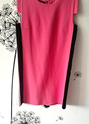 Яскрава коротка сукня